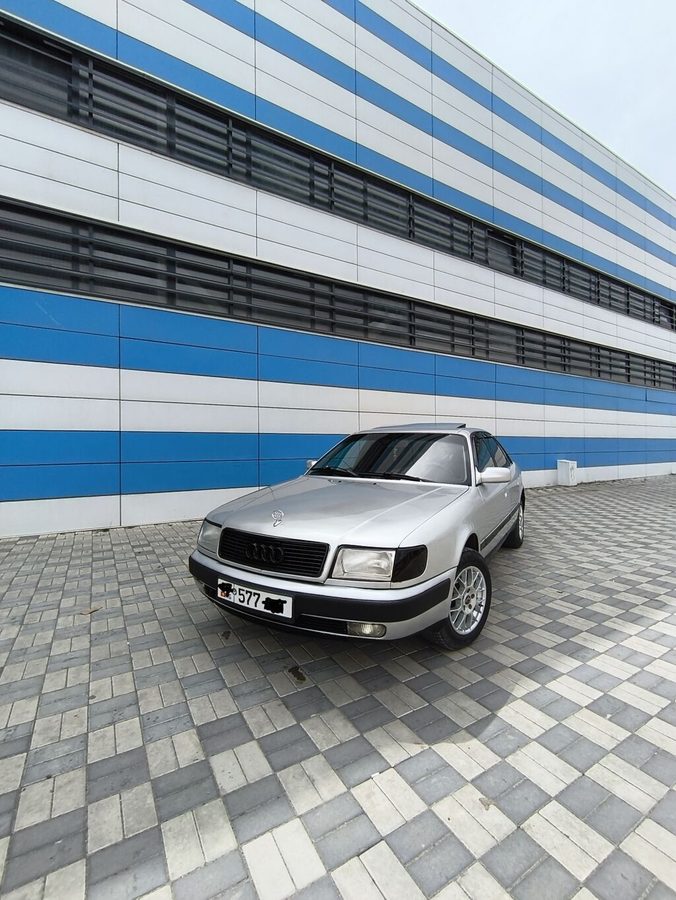 Audi 100