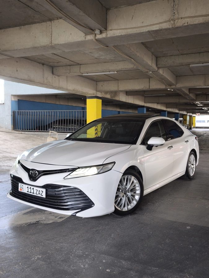 Toyota Camry VIII (XV70) 2018