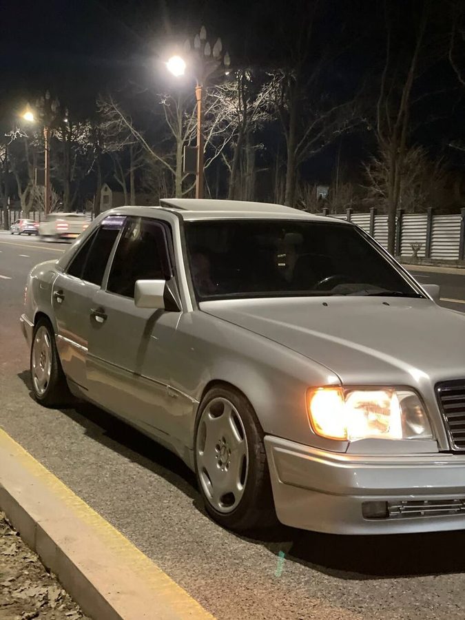 Mercedes-Benz W124