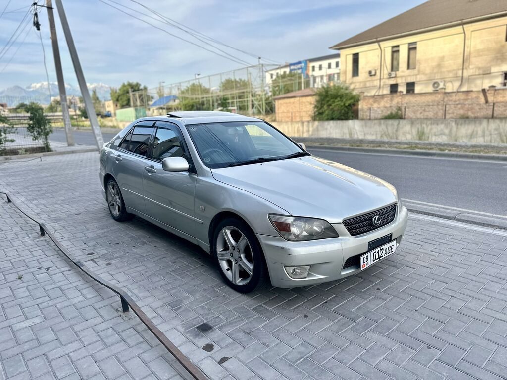 Lexus IS