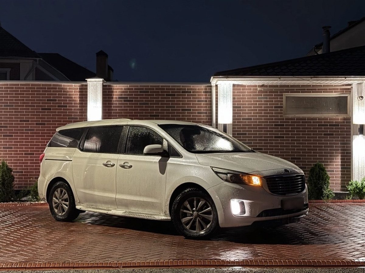 Kia Carnival III 2018