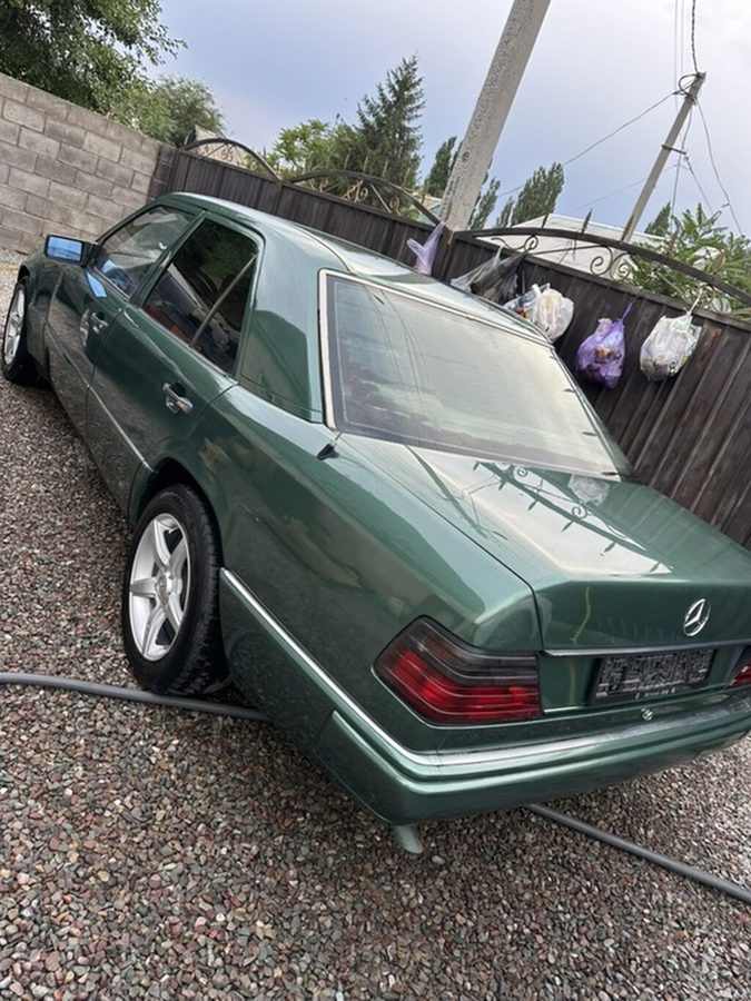 Mercedes-Benz W124