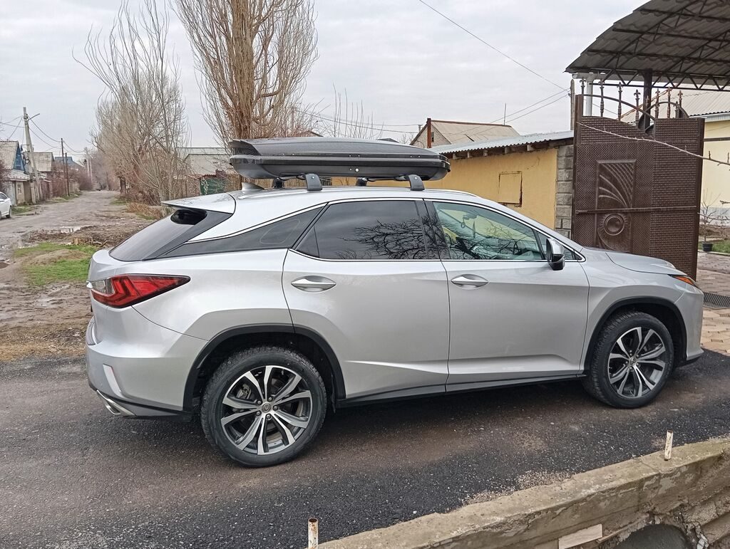 Lexus RX, серебристый кроссовер с аэробоксом на крыше Основные
