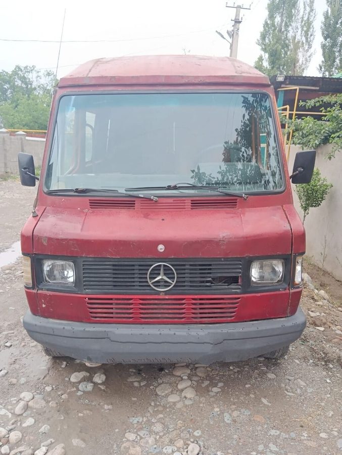 Mercedes-Benz 