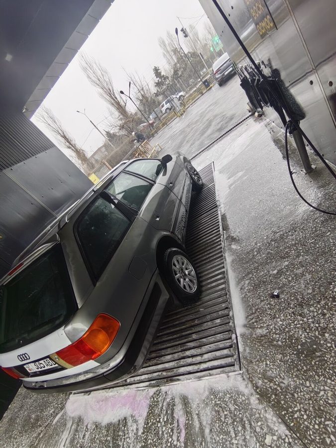 Audi 100