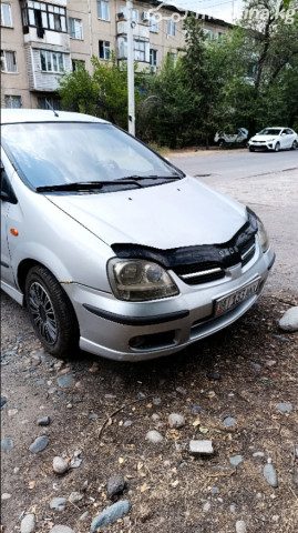 Nissan Almera Tino