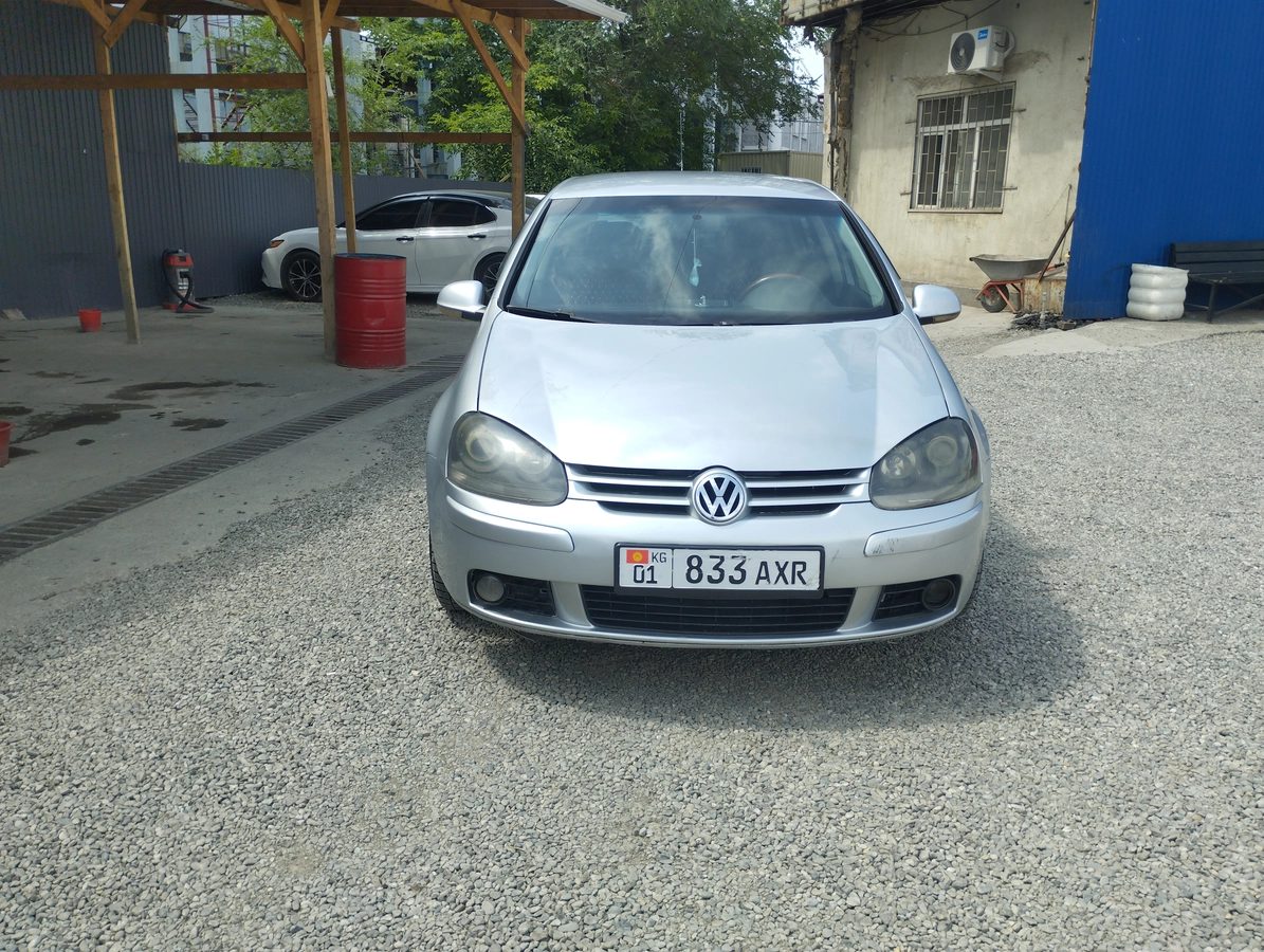 Volkswagen Golf V 1.6 MT