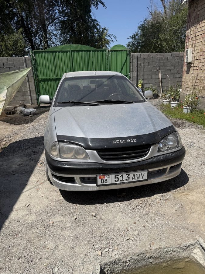 Toyota Avensis I 1.6 MT