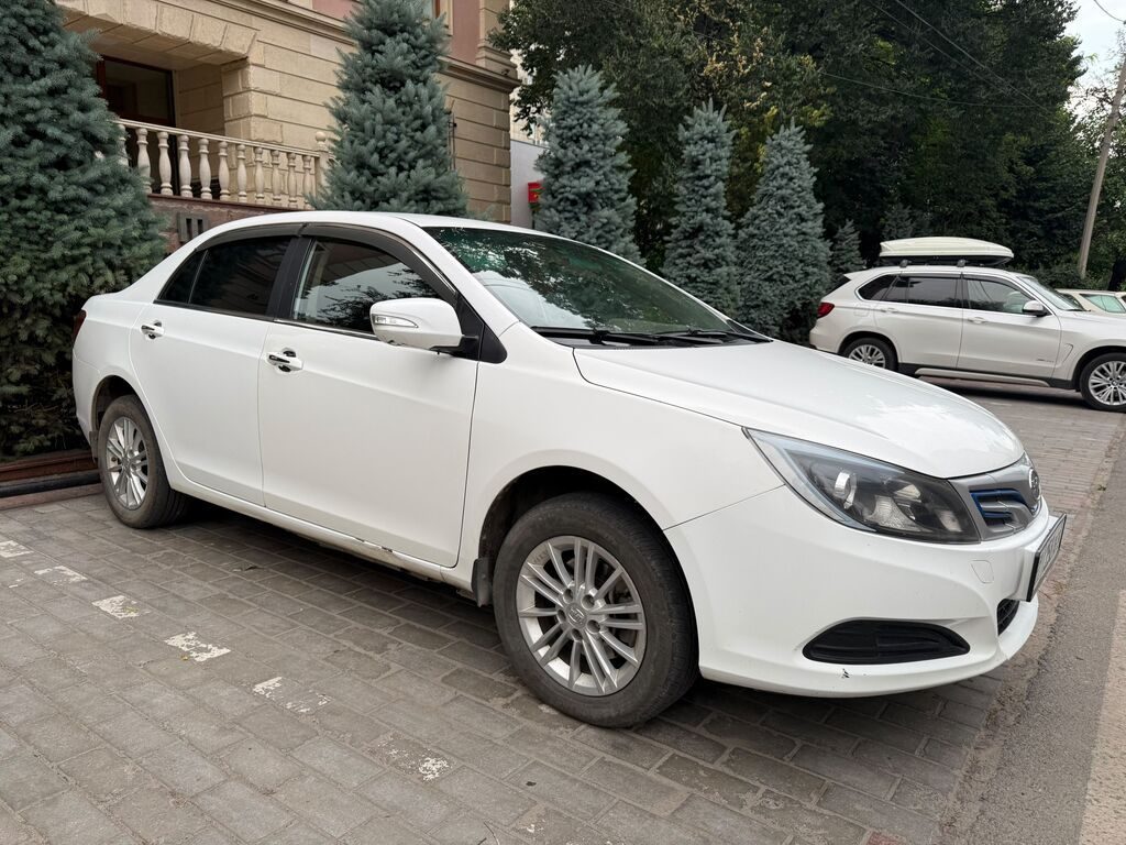 BYD E5