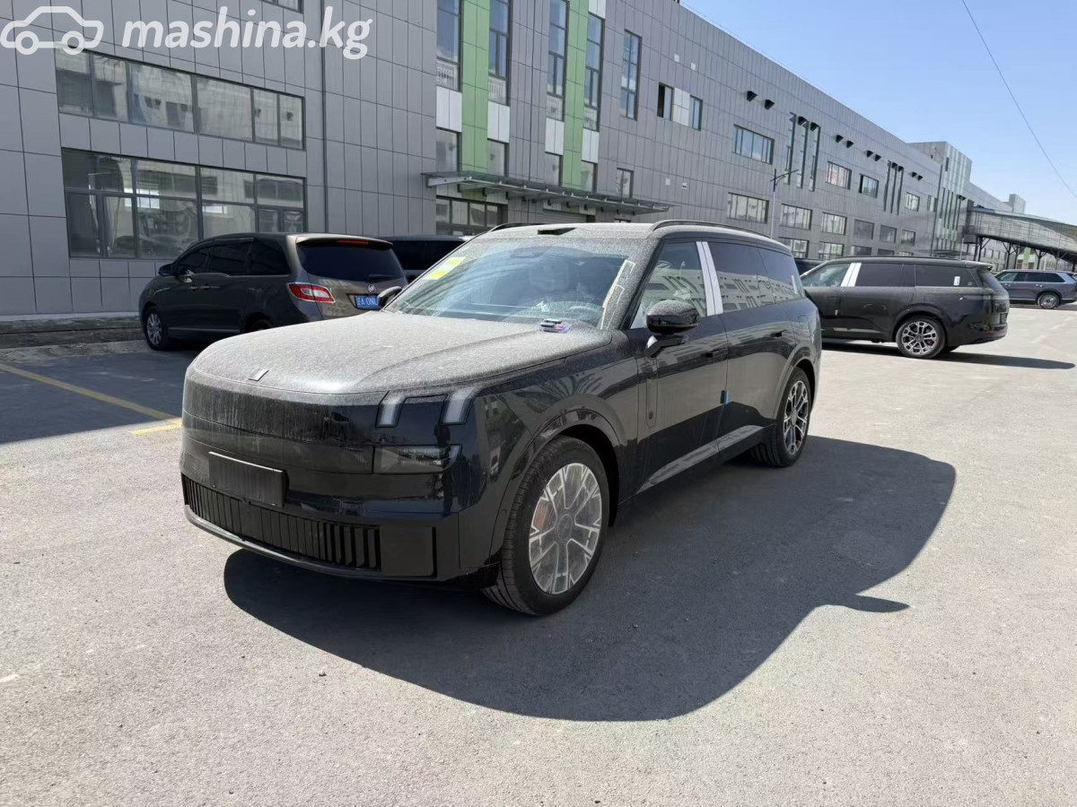 Lynk & Co 900
