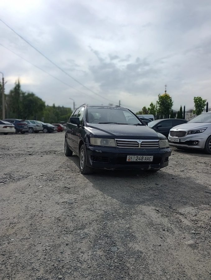 Mitsubishi Chariot III 1998