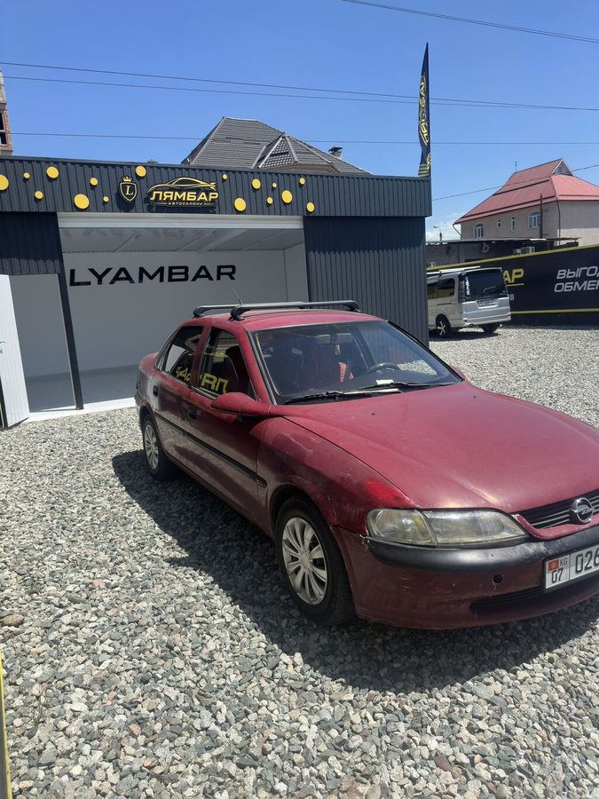Продается опел вектра 1.6 Автомат 2003 год Машина на ходу езду