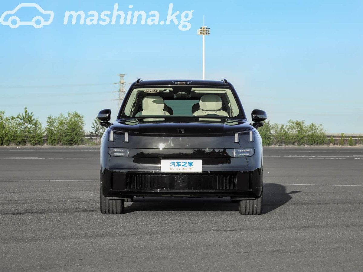 Lynk & Co 900