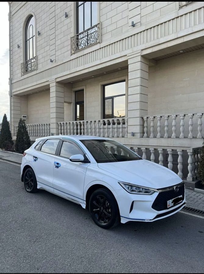 BYD E2