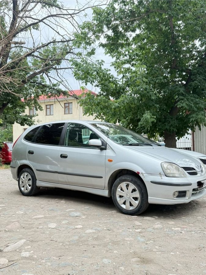 Nissan Tino