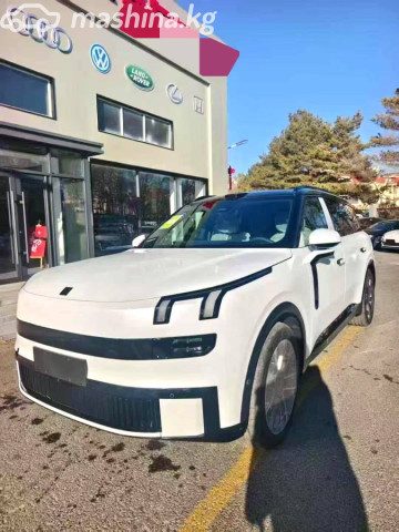 Lynk &amp; Co 900