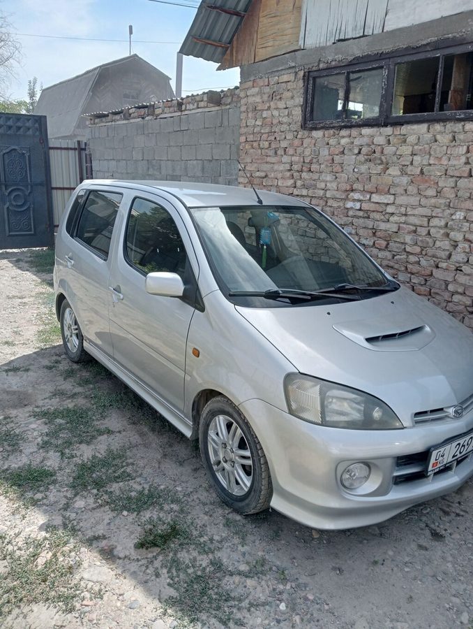 Daihatsu YRV