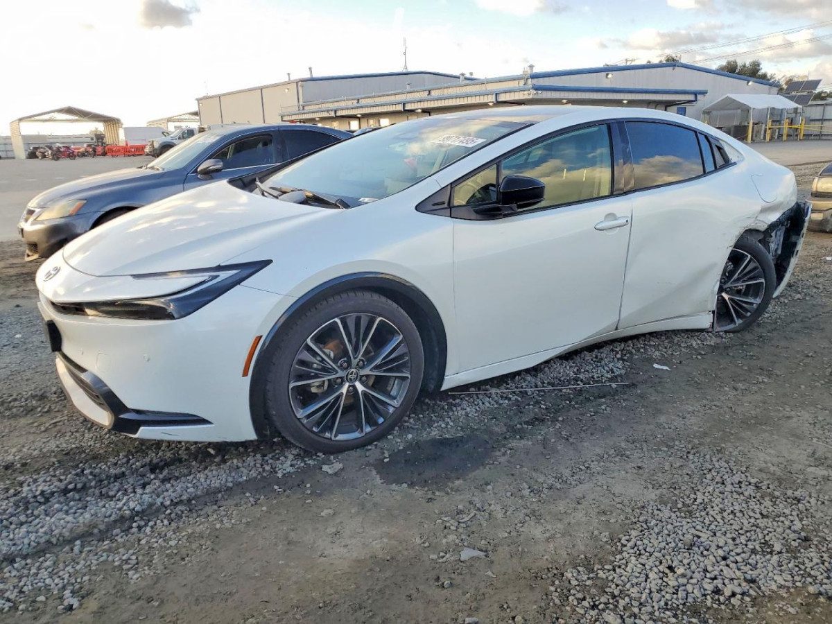 Toyota Prius V (XW60)