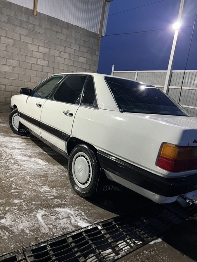 Audi 100