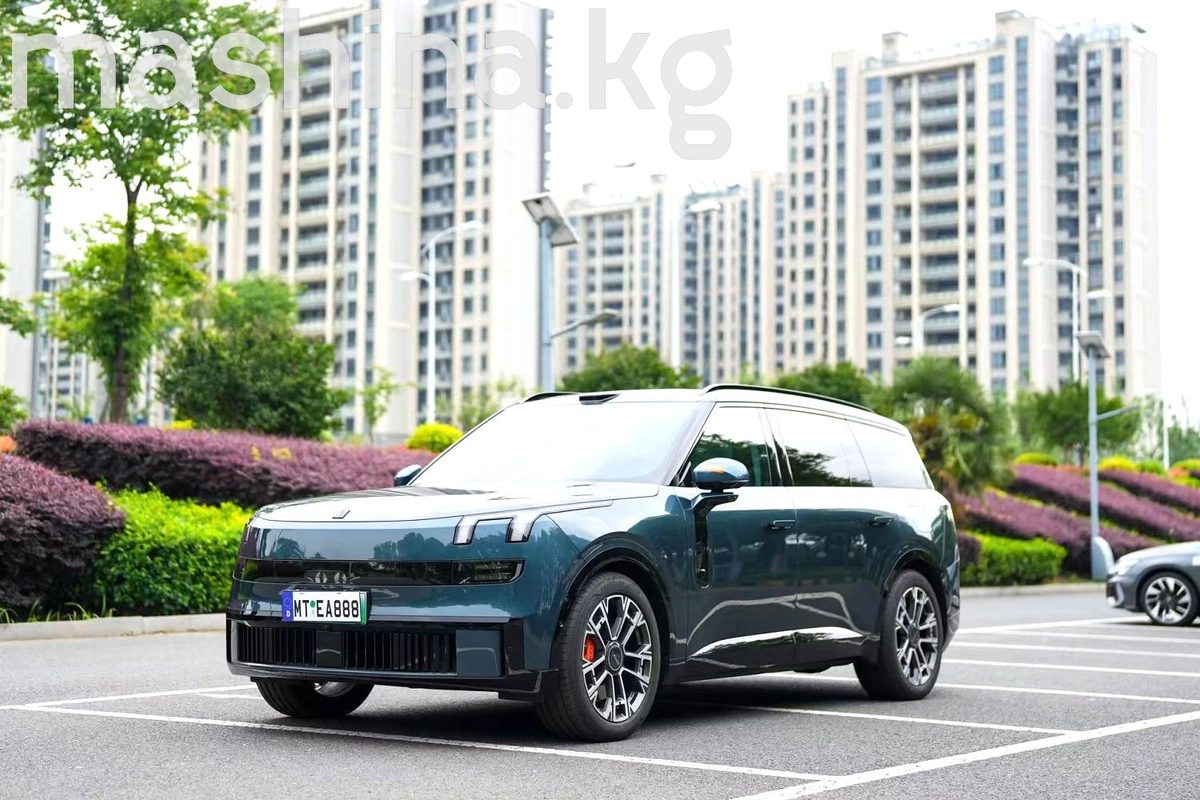 Lynk & Co 900 2025