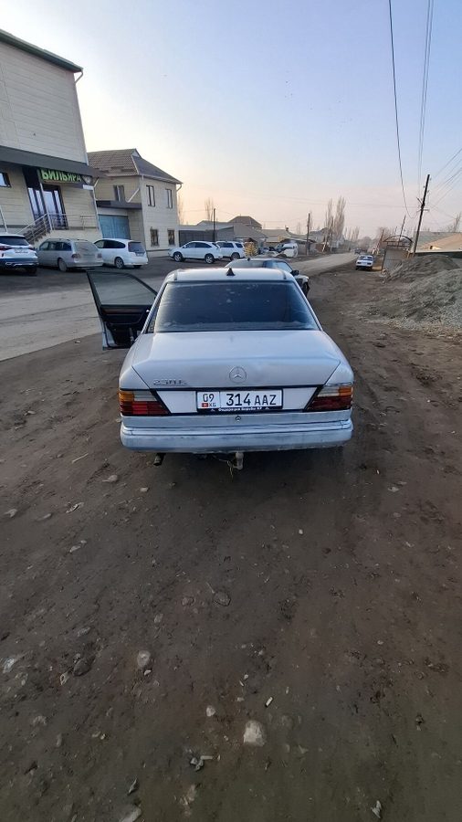 Mercedes-Benz W124