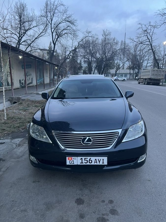 Lexus LS