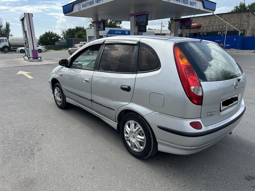 Nissan Almera Tino