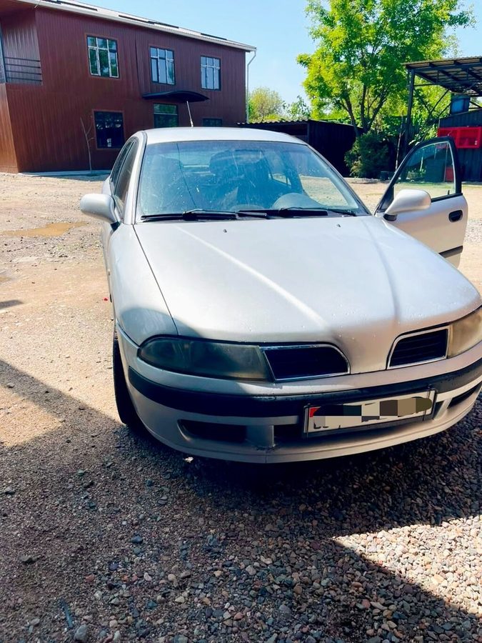 Mitsubishi Carisma