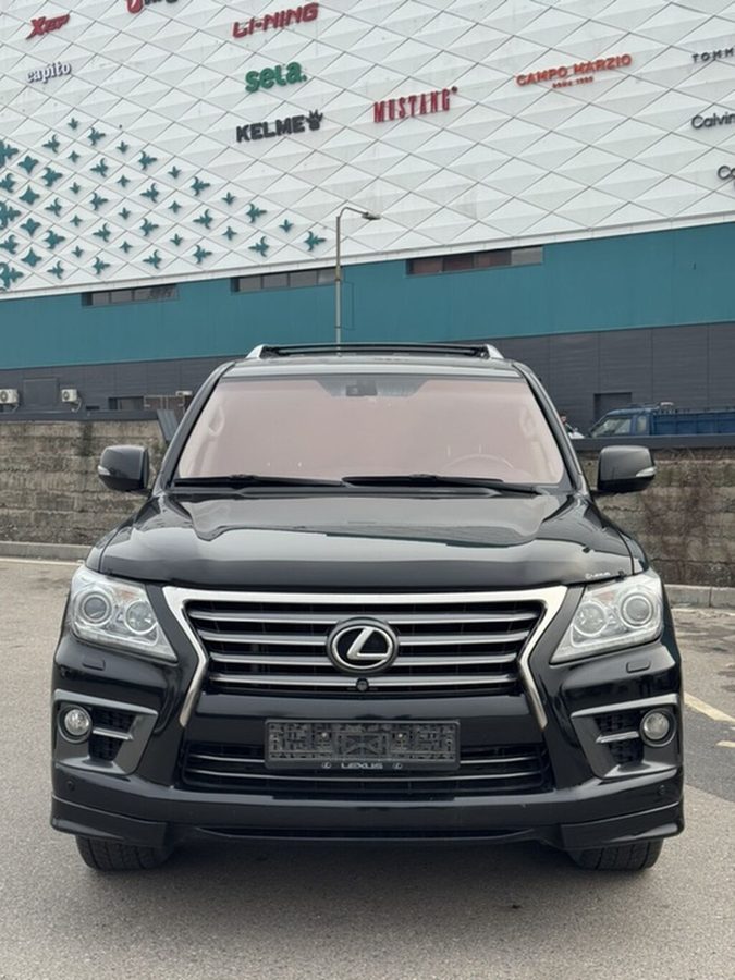 Lexus LX