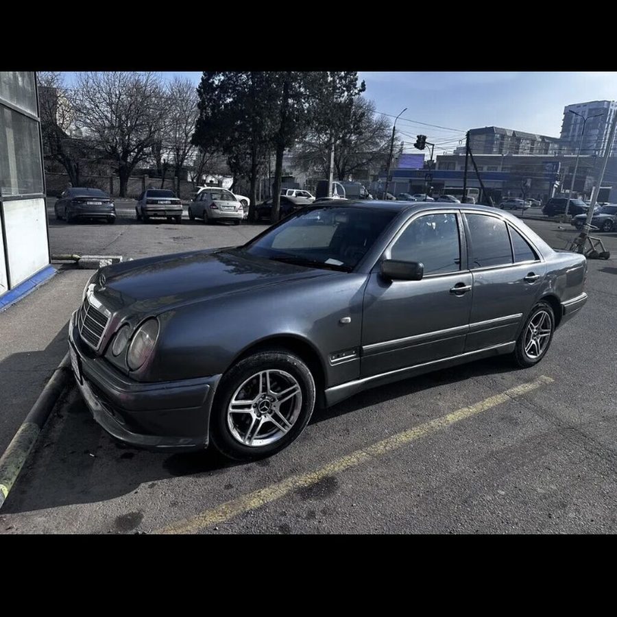 Mercedes-Benz 