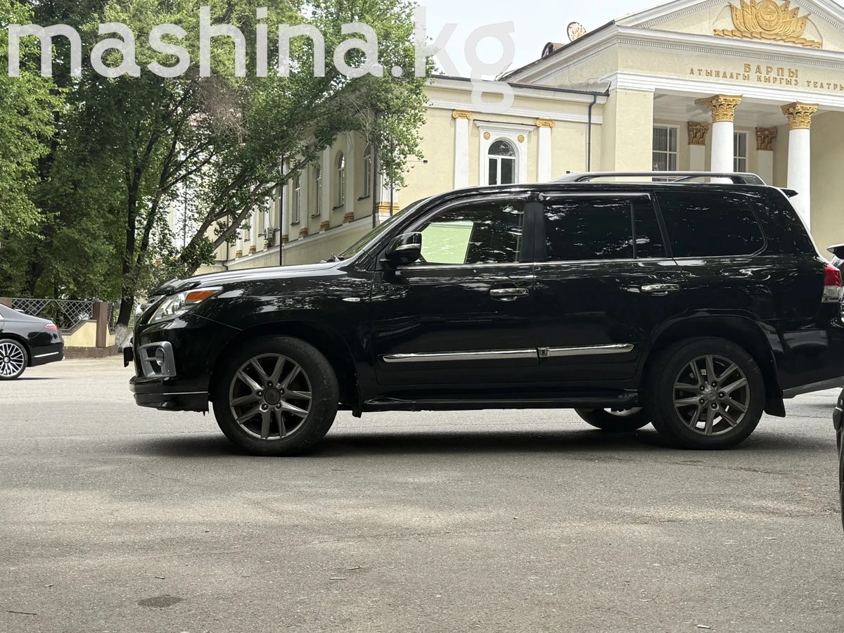Lexus LX III 2010