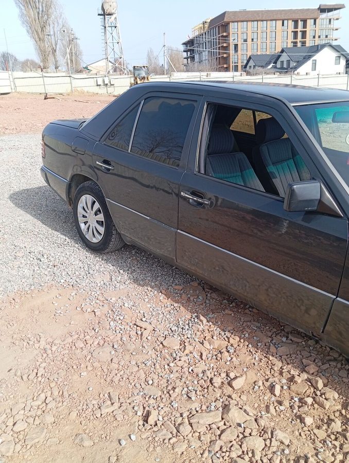 Mercedes-Benz W124