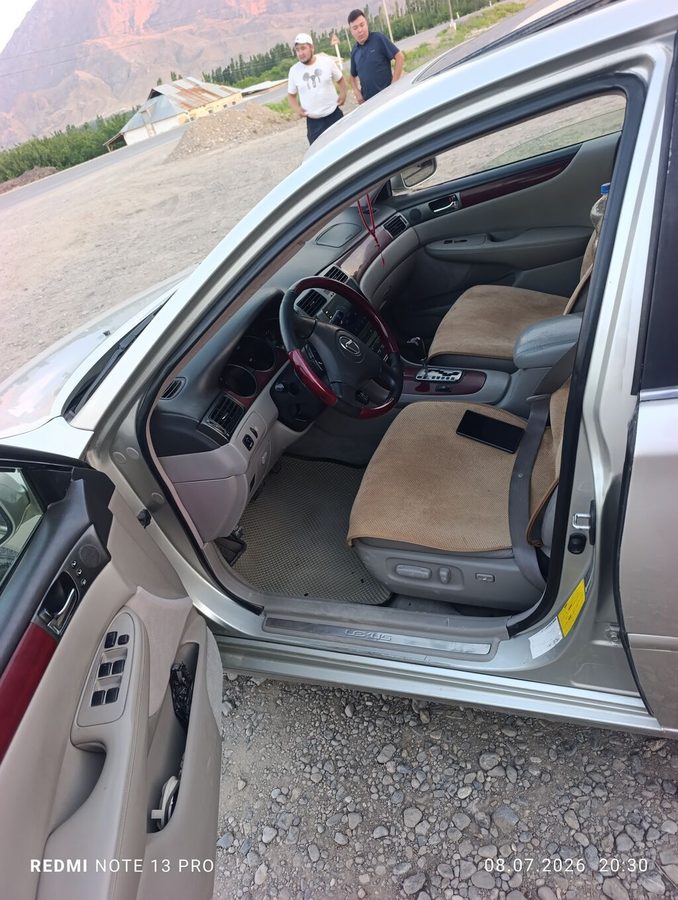 Lexus ES