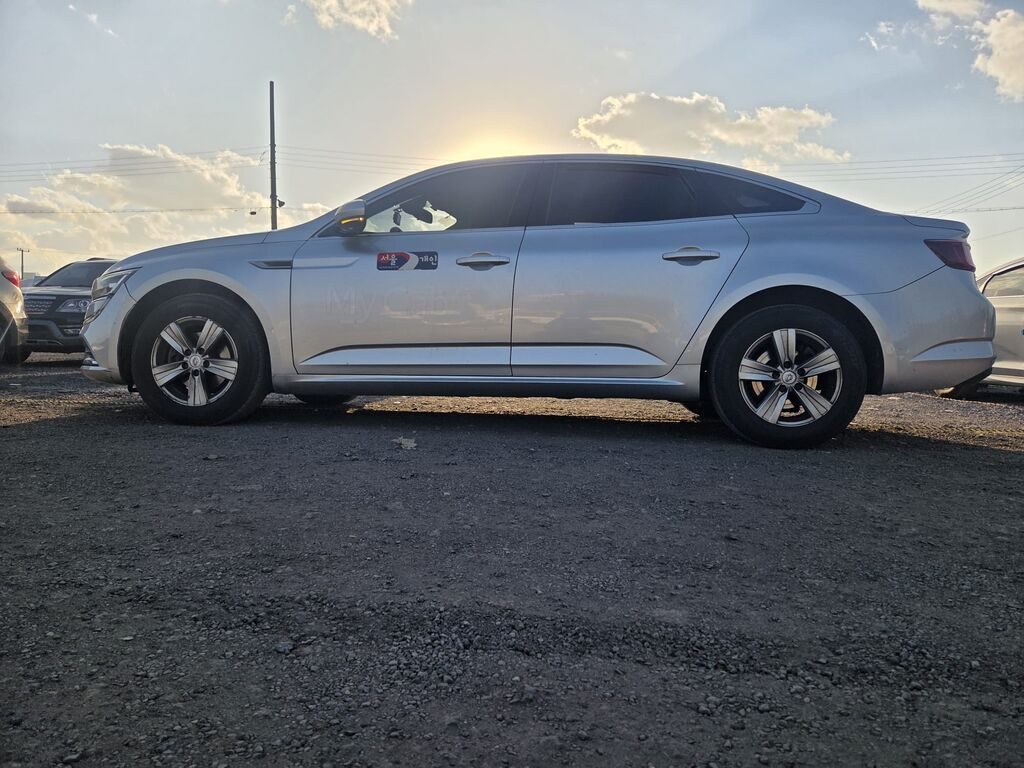 Renault SM6