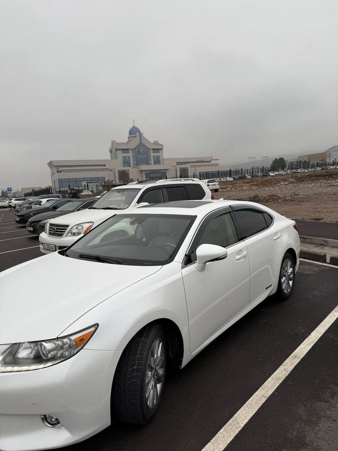 Lexus ES
