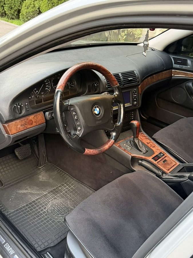 BMW 530
