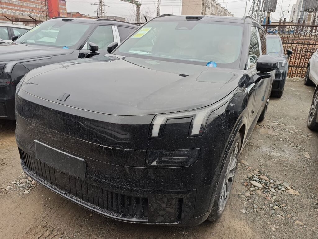 Lynk & Co 900 ультра 2.0 Черный на синем салоне Черный на
