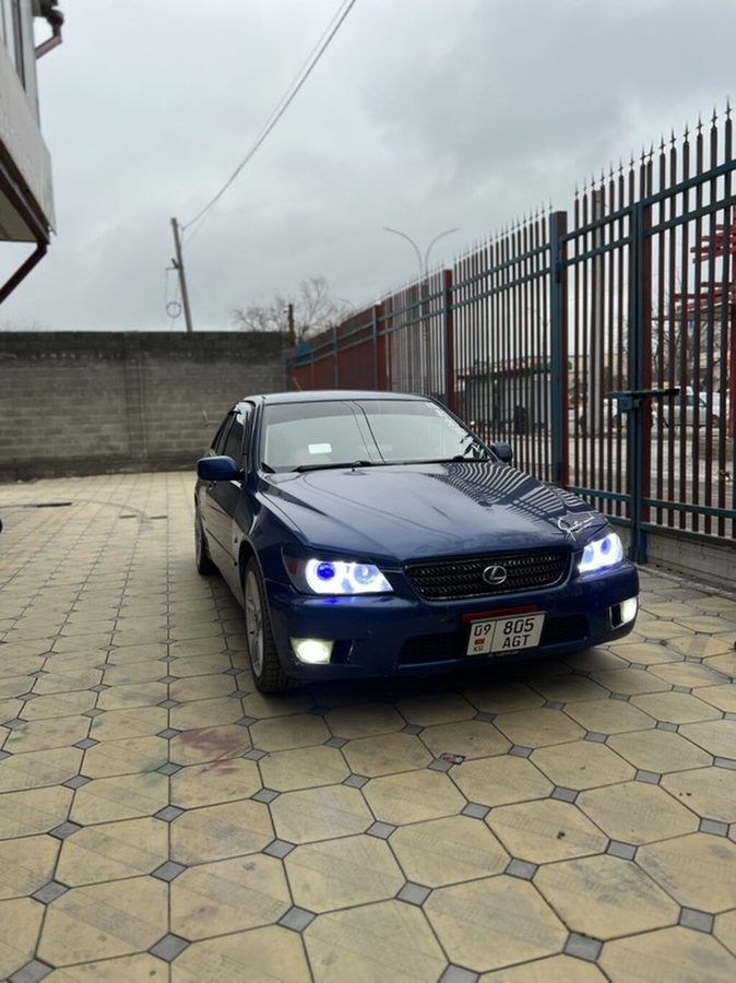 Lexus IS