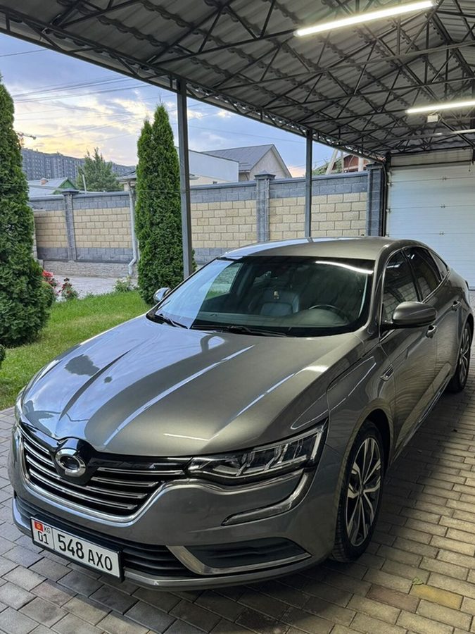 Renault SM6
