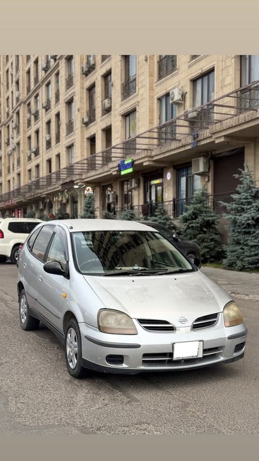 Nissan Almera Tino