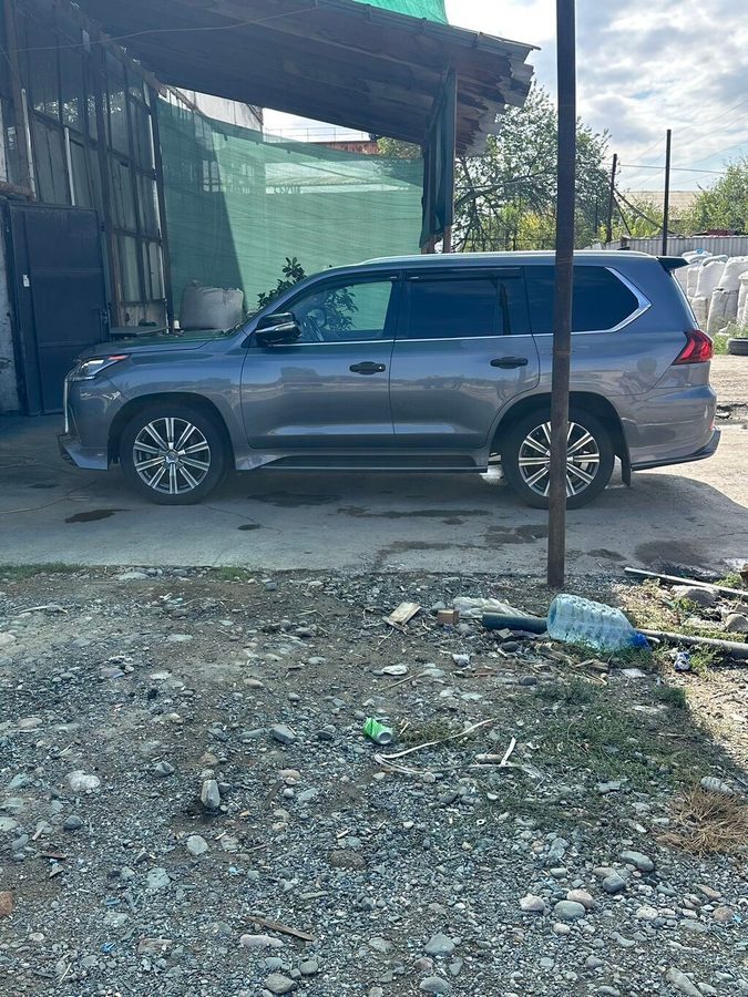Lexus LX