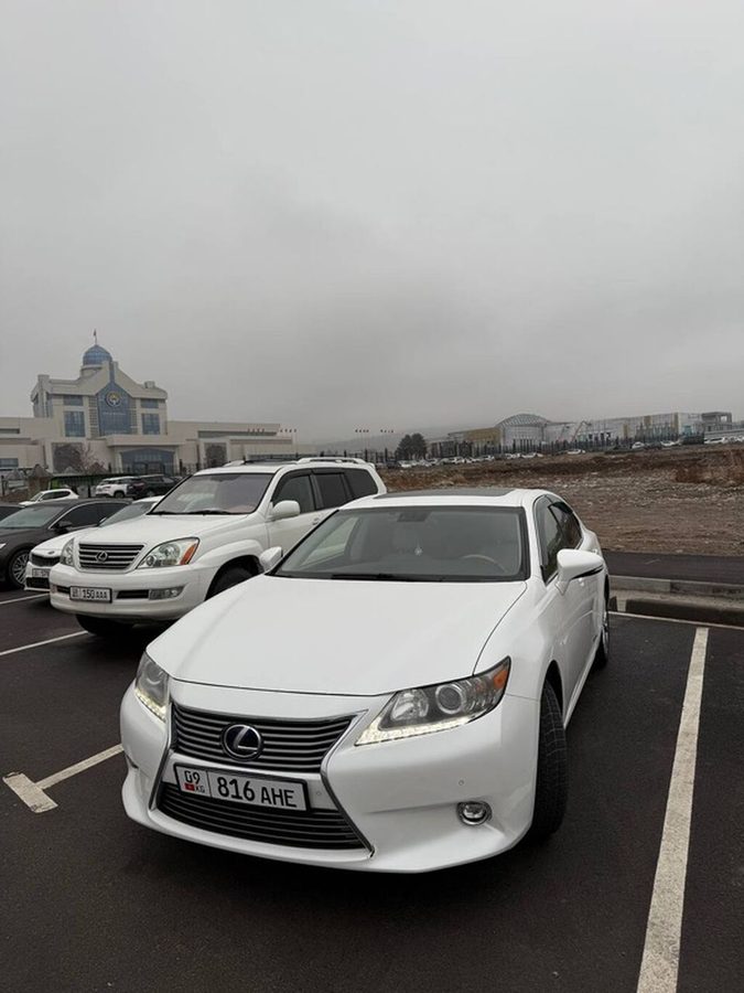 Lexus ES
