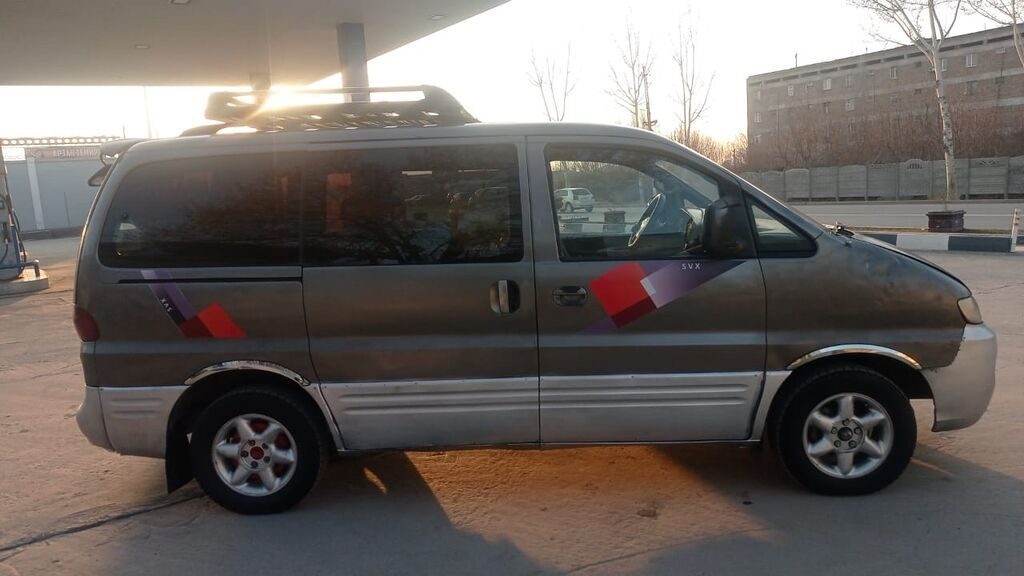 Hyundai Starex