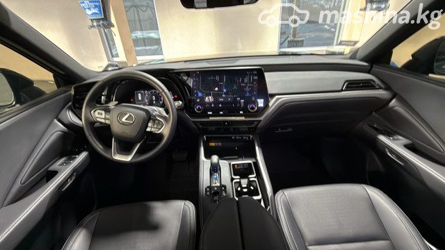Lexus TX