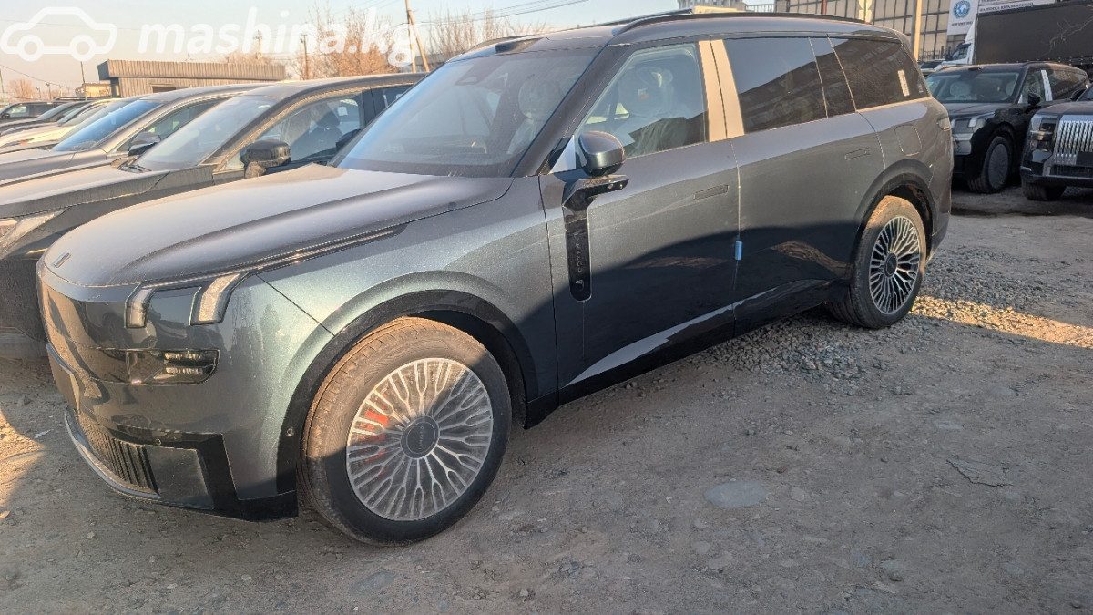 Lynk & Co 900