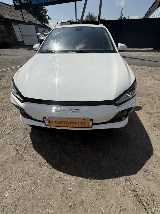 BYD E2