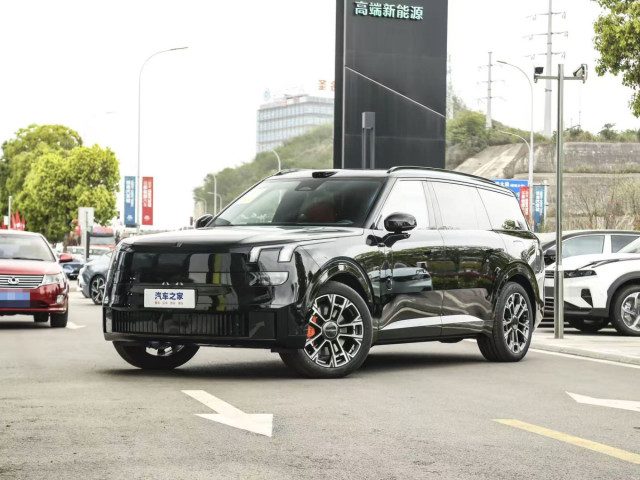 Lynk &amp; Co 900