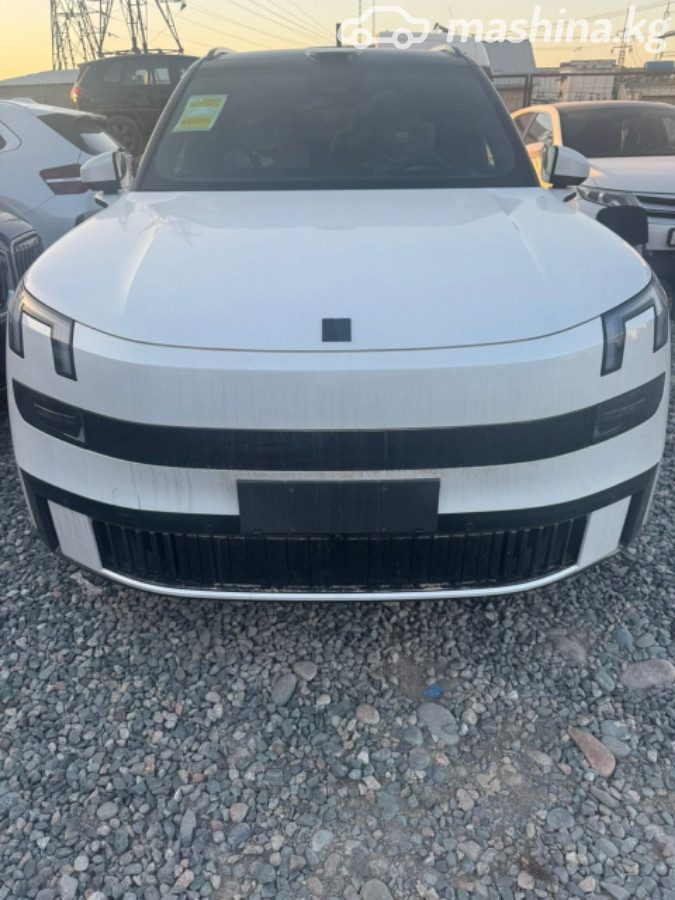 Lynk & Co 900