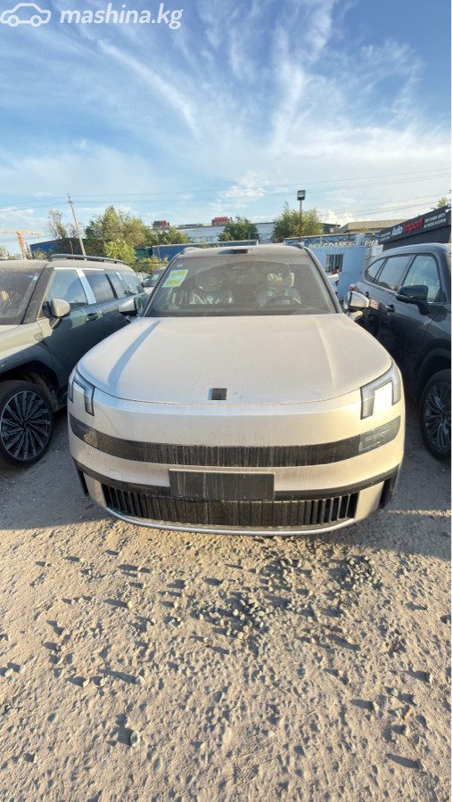 Lynk & Co 900