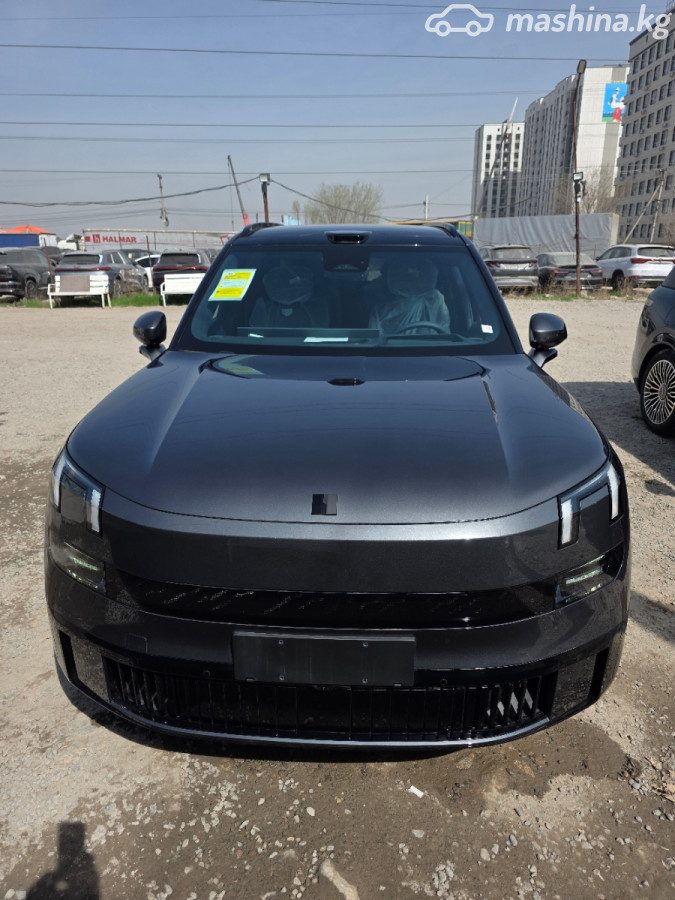 Lynk & Co 900